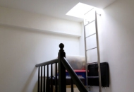 So sánh tấm thăm trần cố định và tự động