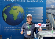 PHó chủ tịch Võ Văn Hoan thăm quan sản phẩm Tăng trưởng xanh 